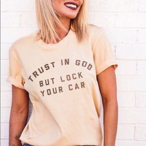 Trust In God Graphic Tee!!!